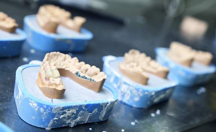 Prothésiste dentaire, Alençon